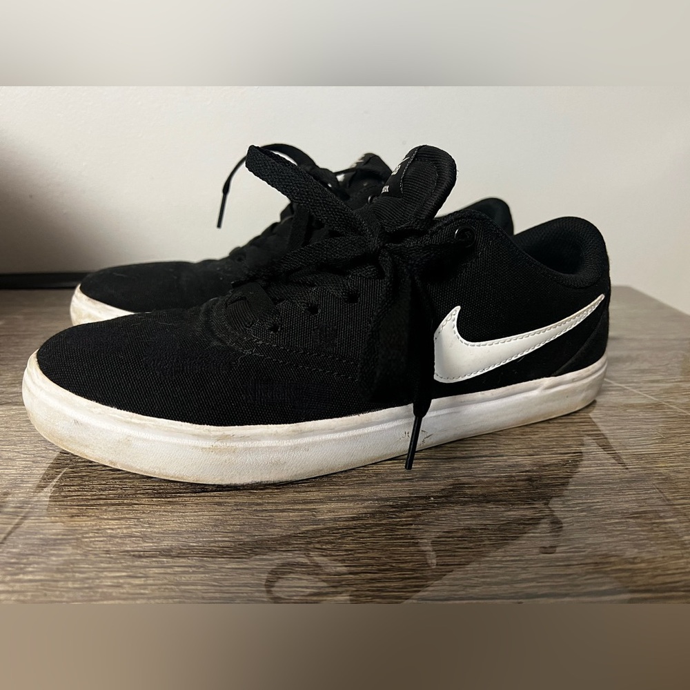 Nike Classic Black and White Low-Tops